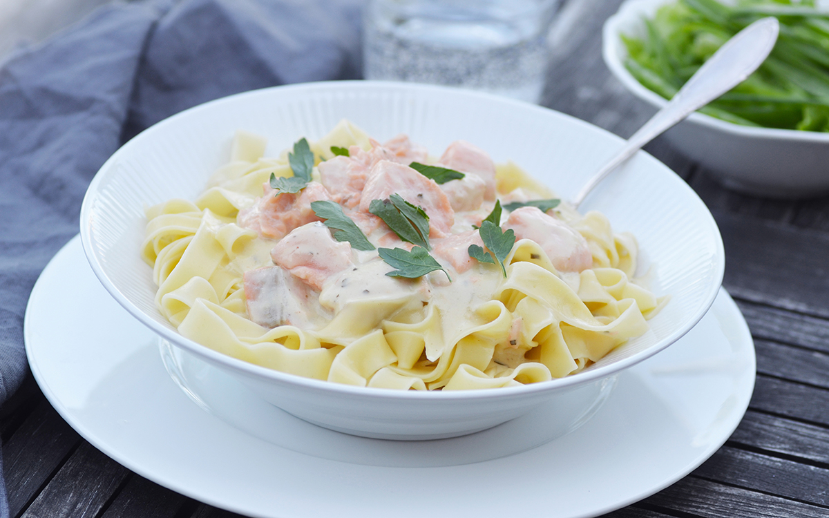 Laxpasta med citronsås