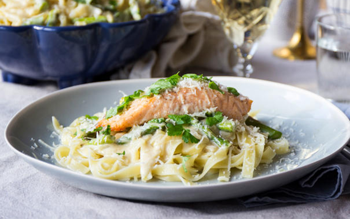 kramig-laxpasta-med-vitvinssas-och-parmesan