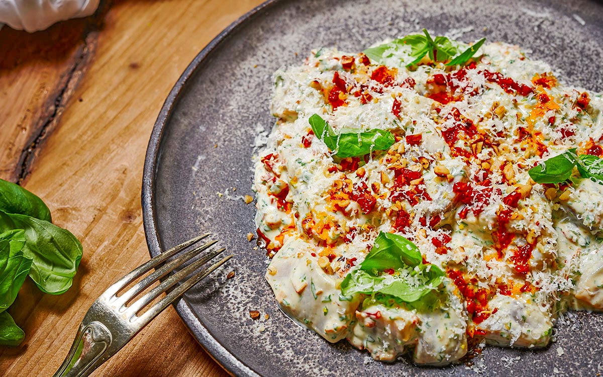 Italiensk sill med soltorkade tomater, parmesan & basilika