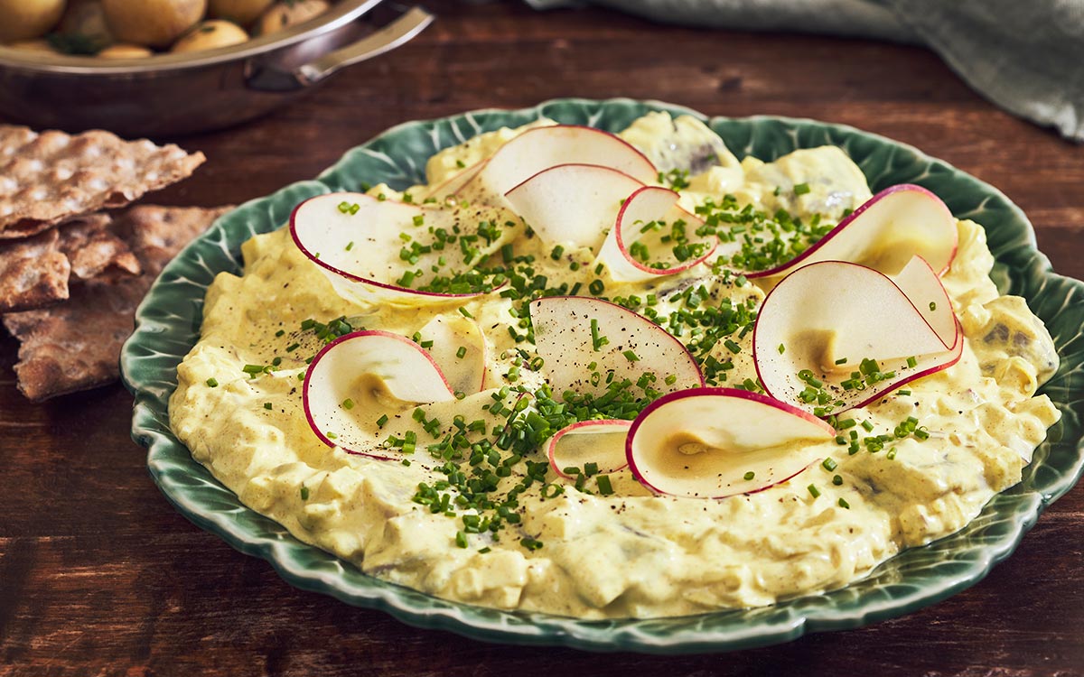 Recept på Currysill med äpple och purjolök